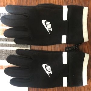 ***SOLD*** Youth Boys Nike Gloves
